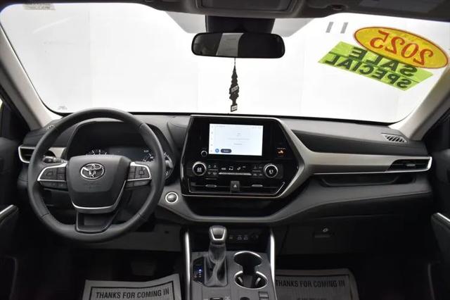 2025 Toyota Highlander LE
