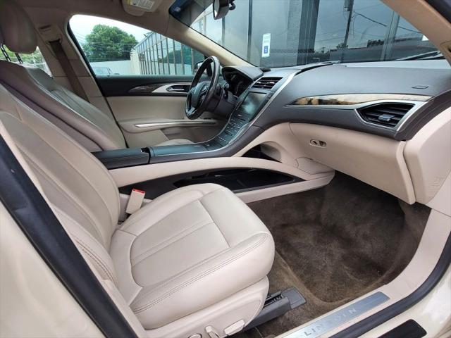 2016 Lincoln MKZ Base