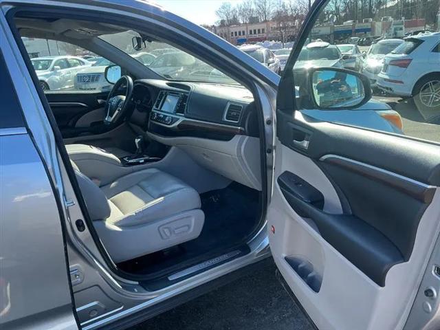 2016 Toyota Highlander Hybrid Limited Platinum V6