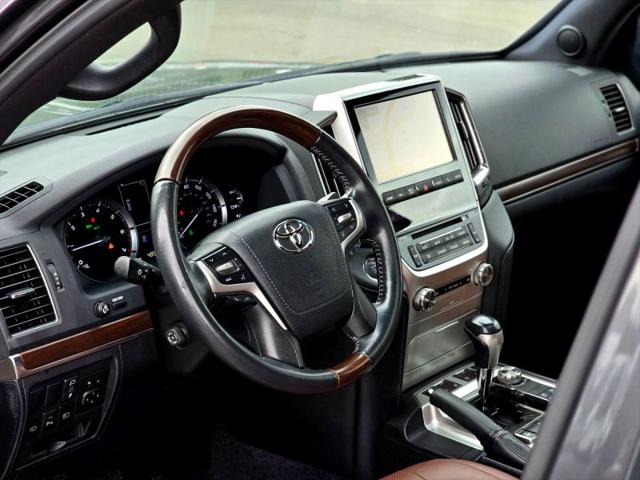 2018 Toyota Land Cruiser V8