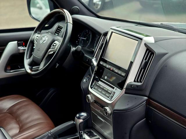 2018 Toyota Land Cruiser V8