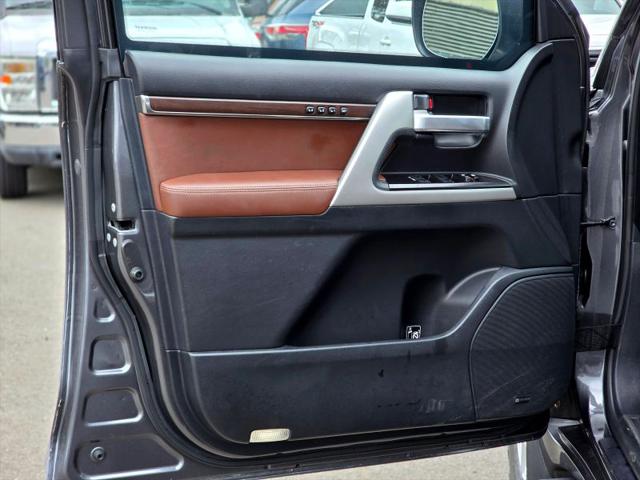 2018 Toyota Land Cruiser V8