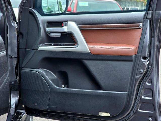 2018 Toyota Land Cruiser V8