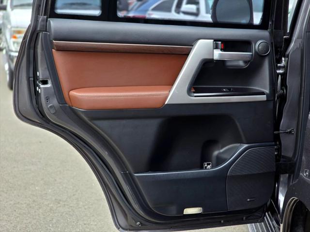 2018 Toyota Land Cruiser V8