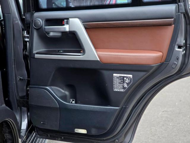 2018 Toyota Land Cruiser V8