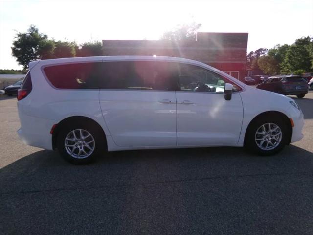 2022 Chrysler Voyager LX