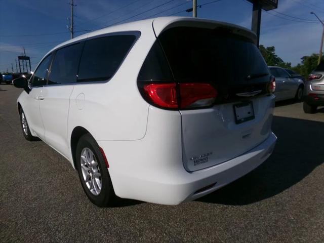 2022 Chrysler Voyager LX
