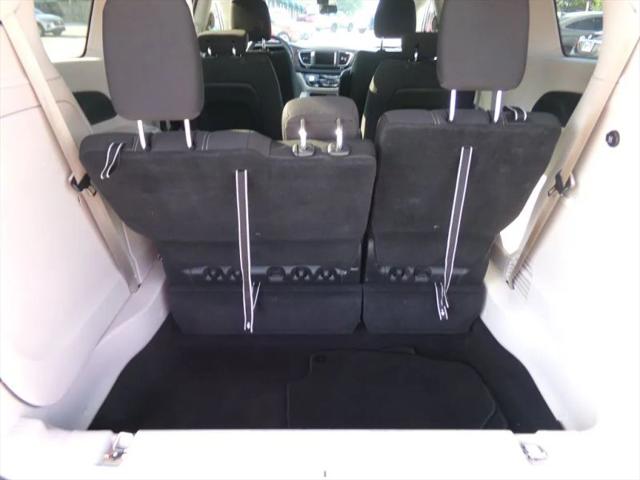 2022 Chrysler Voyager LX