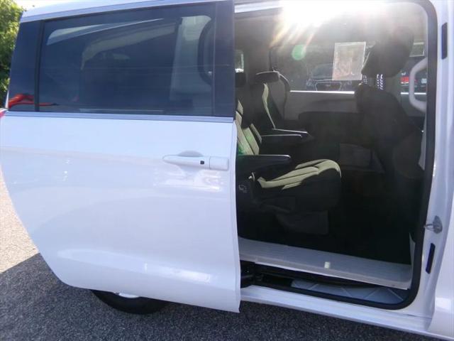 2022 Chrysler Voyager LX