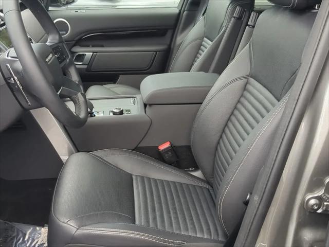 2025 Land Rover Discovery P300 S