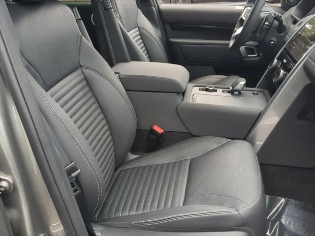 2025 Land Rover Discovery P300 S