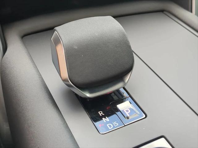 2025 Land Rover Discovery P300 S