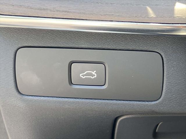 2026 Volvo XC90 Plus, B6 AWD Gas (mild hybrid), Gasoline, Bright, 7 Seats