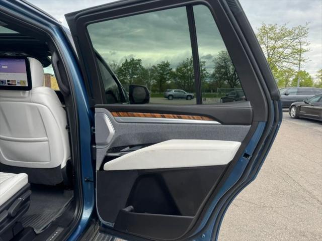 2025 Cadillac Escalade Sport Platinum
