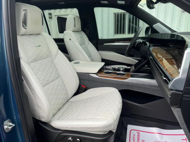 2025 Cadillac Escalade Sport Platinum
