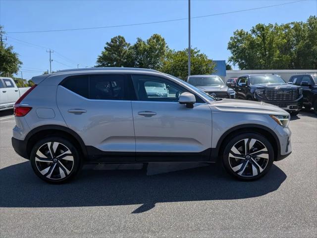 2025 Volvo XC40 B5 Plus Bright Theme