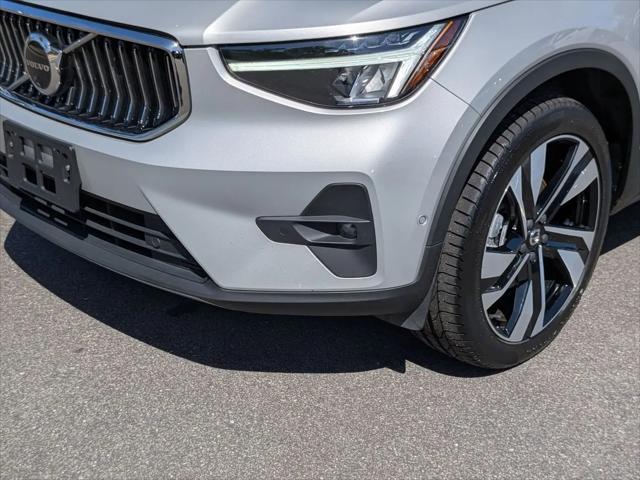 2025 Volvo XC40 B5 Plus Bright Theme