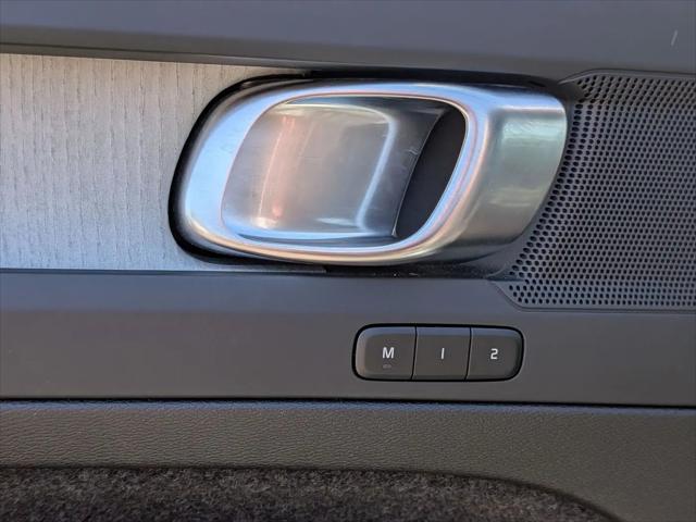 2025 Volvo XC40 B5 Plus Bright Theme