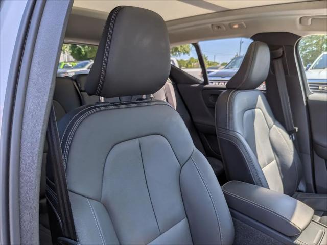 2025 Volvo XC40 B5 Plus Bright Theme