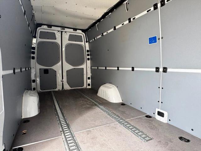 2023 Mercedes-Benz Sprinter 2500 High Roof 4-Cyl Diesel HO
