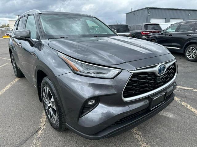 2022 Toyota Highlander Hybrid XLE