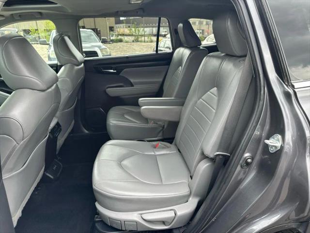 2022 Toyota Highlander Hybrid XLE