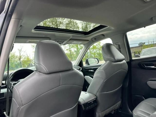 2022 Toyota Highlander Hybrid XLE