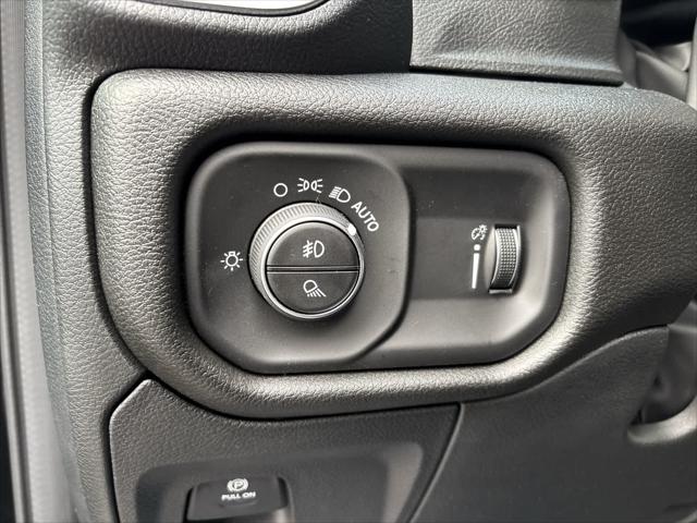 2026 Ram 1500 Express Crew Cab 4x4 5'7" Box