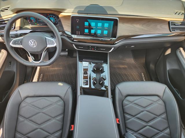 2026 Volkswagen Atlas SE with Technology