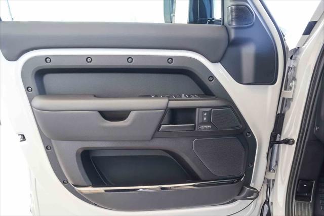 2026 Land Rover Defender P635 OCTA