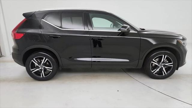 2025 Volvo XC40 B5 Core Bright Theme