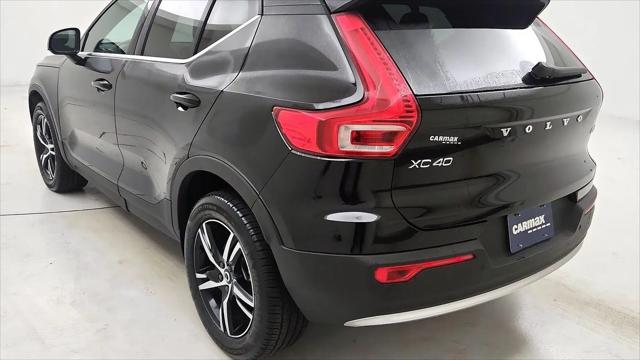 2025 Volvo XC40 B5 Core Bright Theme