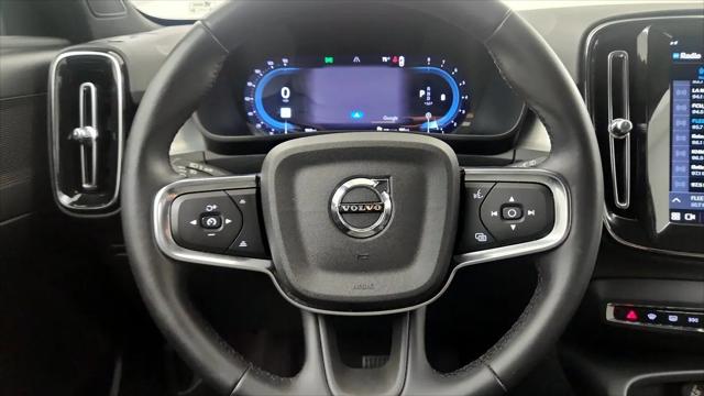 2025 Volvo XC40 B5 Core Bright Theme