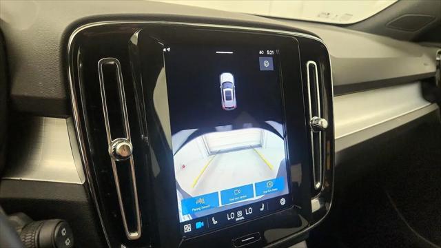 2025 Volvo XC40 B5 Core Bright Theme