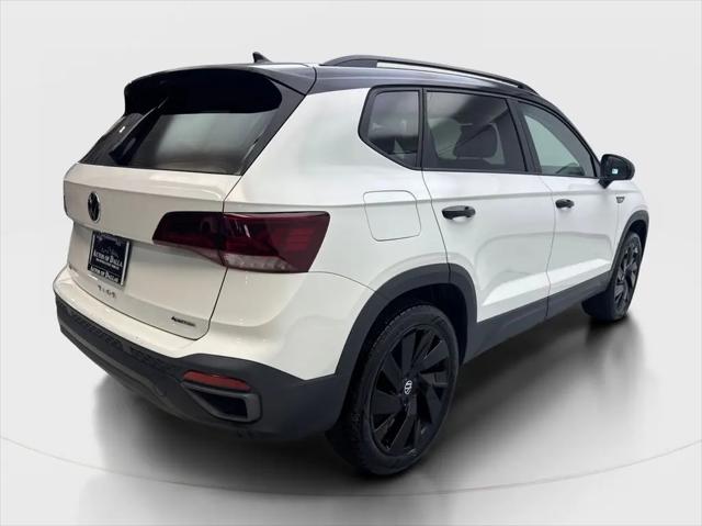 2024 Volkswagen Taos 1.5T SE Black