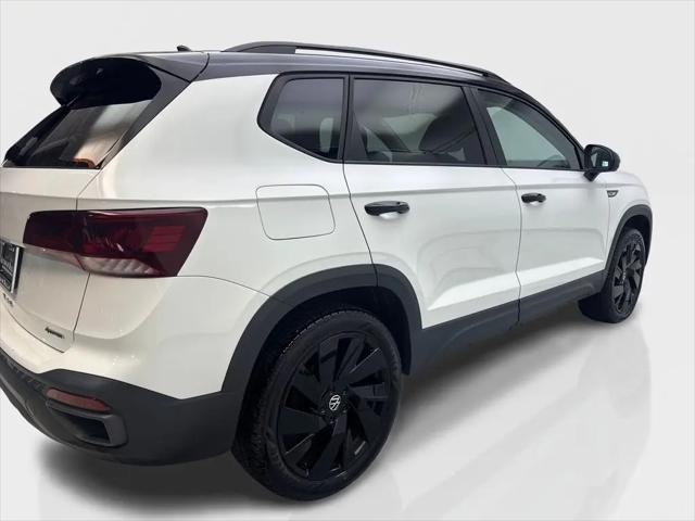 2024 Volkswagen Taos 1.5T SE Black