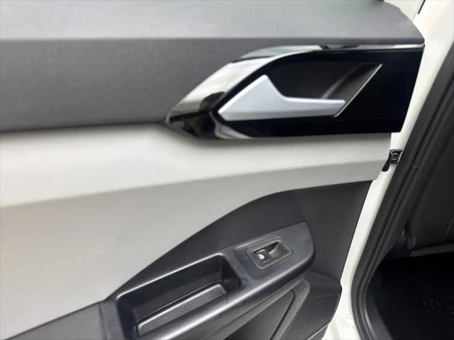 2024 Volkswagen Taos 1.5T SE Black
