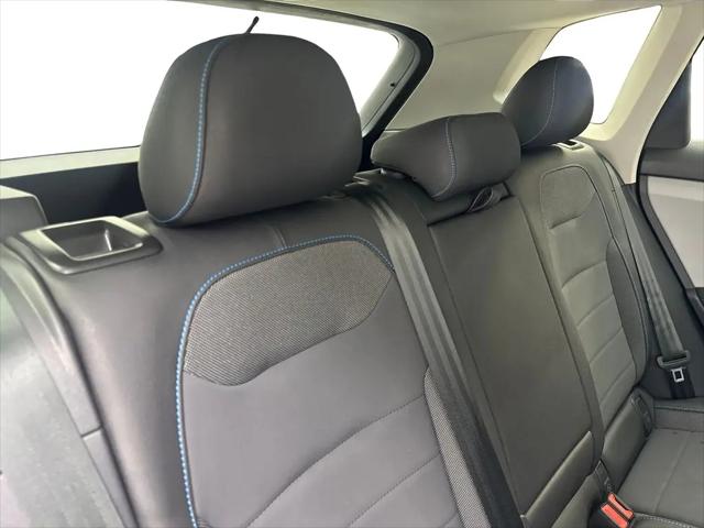 2024 Volkswagen Taos 1.5T SE Black
