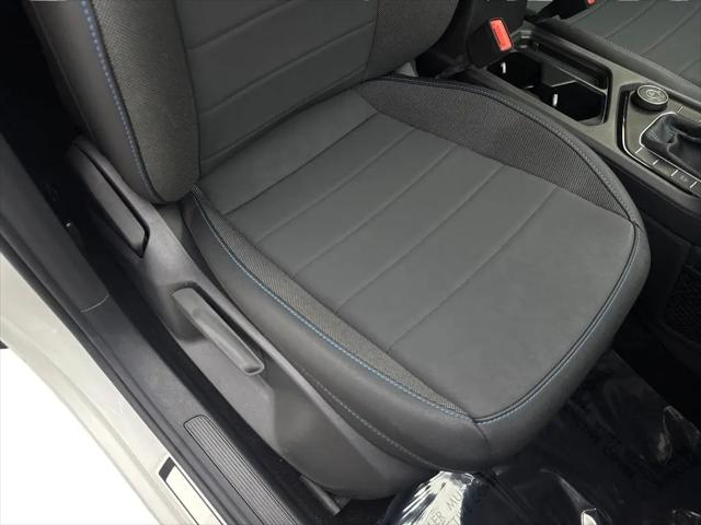 2024 Volkswagen Taos 1.5T SE Black