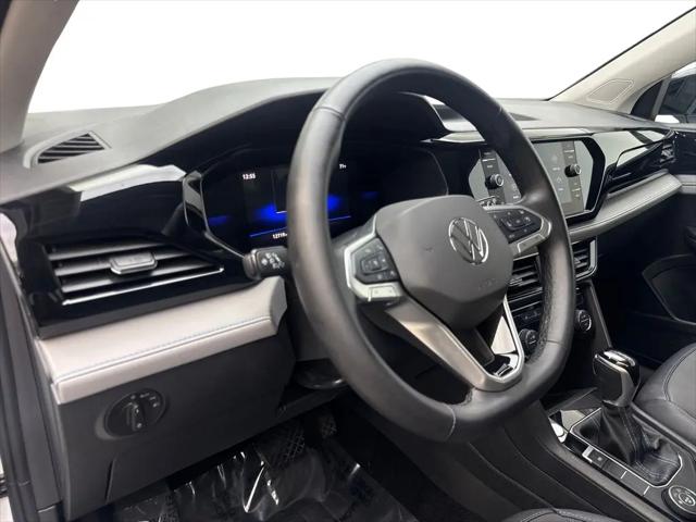 2024 Volkswagen Taos 1.5T SE Black