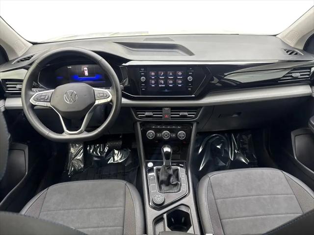 2024 Volkswagen Taos 1.5T SE Black