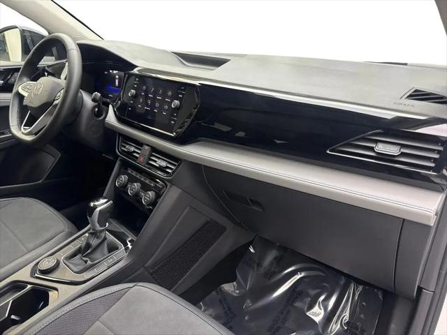 2024 Volkswagen Taos 1.5T SE Black