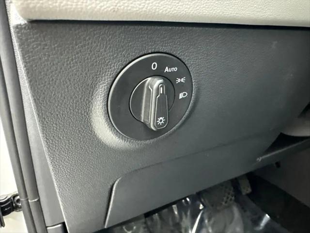 2024 Volkswagen Taos 1.5T SE Black