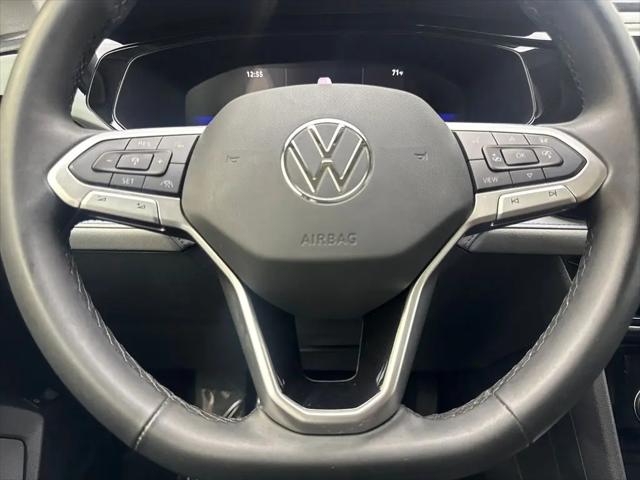 2024 Volkswagen Taos 1.5T SE Black