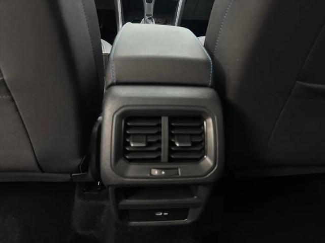 2024 Volkswagen Taos 1.5T SE Black