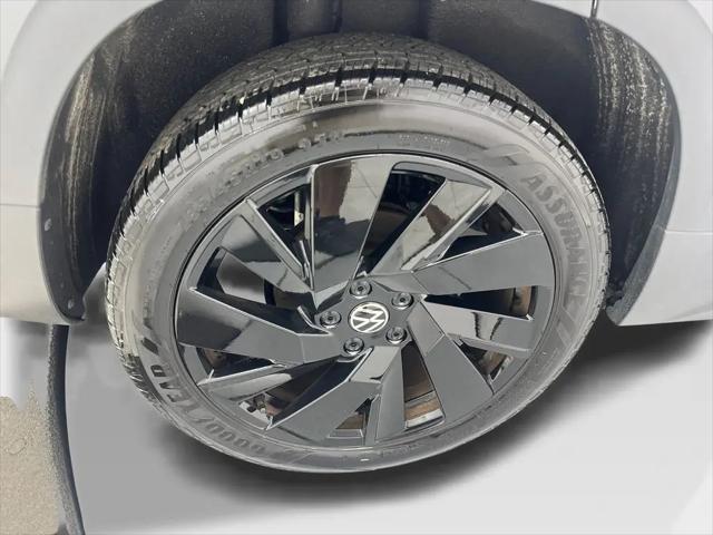 2024 Volkswagen Taos 1.5T SE Black