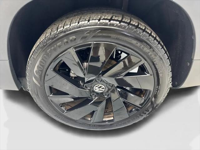 2024 Volkswagen Taos 1.5T SE Black