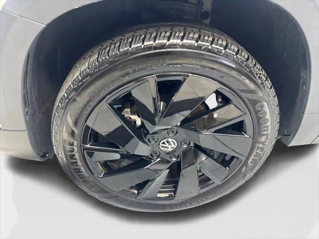 2024 Volkswagen Taos 1.5T SE Black