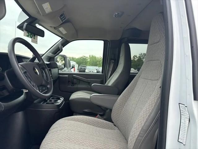 2025 Chevrolet Express Passenger RWD 3500 Extended Wheelbase LT