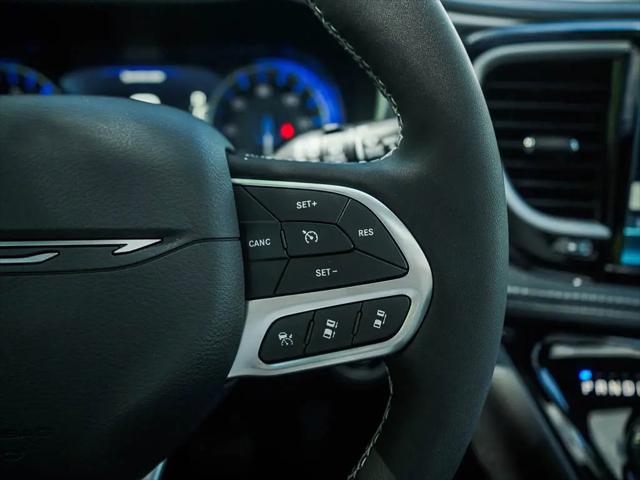 2027 Chrysler Pacifica Select